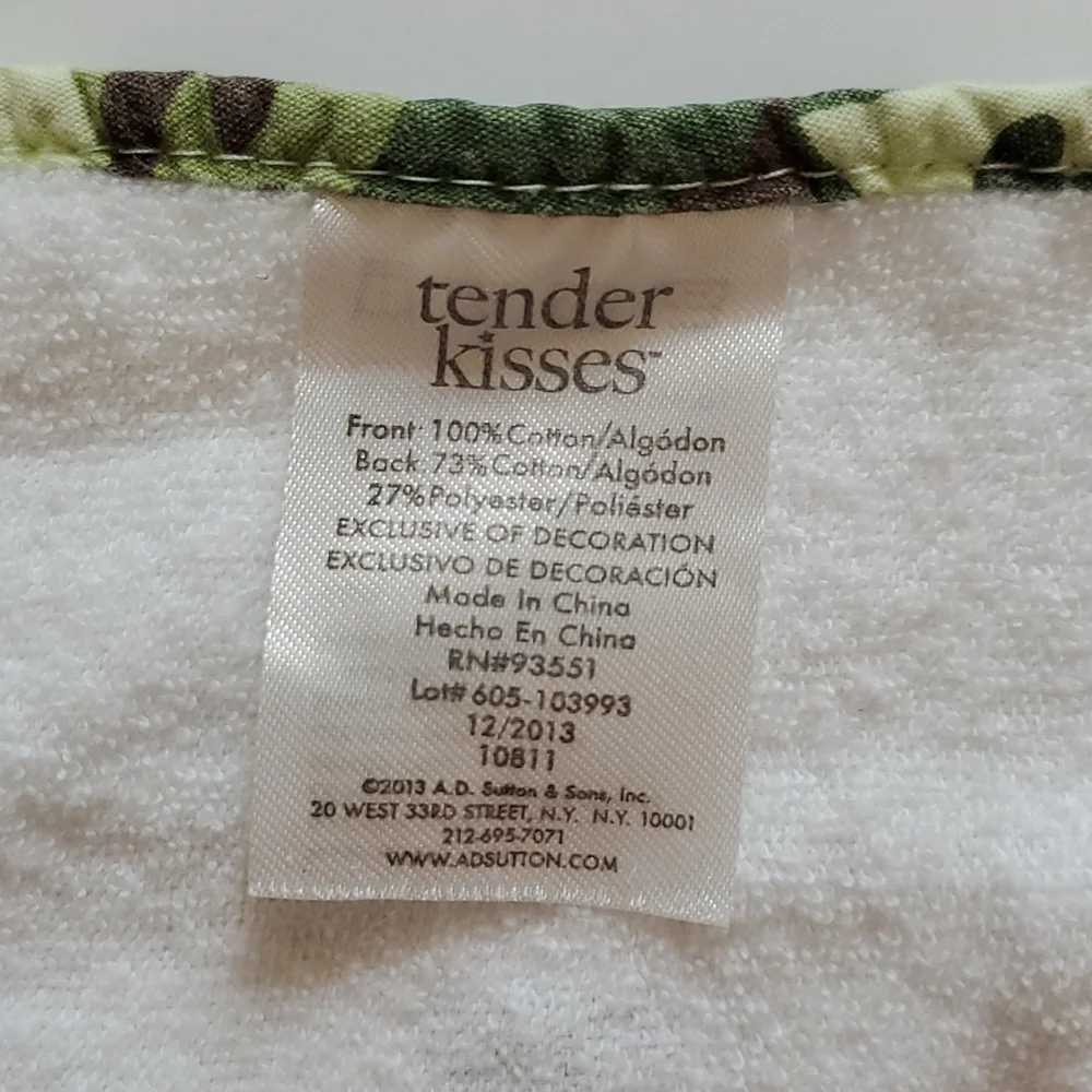 Tender kisses camo hunting buddy bib